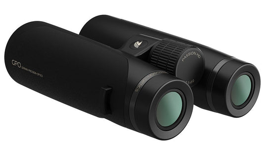 GPO Passion HD 12.5x50 kikare, liggande, sedd snett från sidan