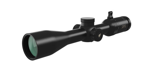 GPO Spectra 4x 2.5-10x44i kikarsikte sedd snett framifrån