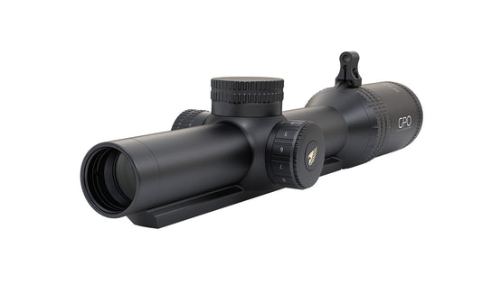 GPO Spectra 6x 1-6x24i kikarsikte med skena sedd snett framifrån