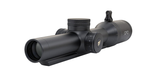GPO Spectra 8x 1-8x24i kikarsikte med skena sedd snett framifrån