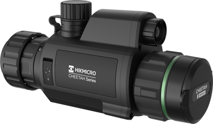 HIKMICRO Cheetah C32F-RN Digital Night Vision Clip-On är kapabel att fånga varje föremål i detalj och med stor tydlighet. Med en specifik optisk komponent kan den upptäcka mer IR-information i dimma.