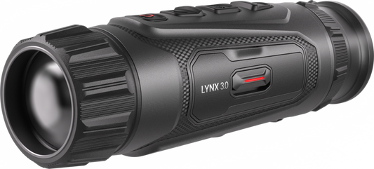 HIKMICRO LYNX LQ35 3.0 är ett kompakt termiskt monokulärt kikarsikte som är utvecklat för seriösa jägare och friluftsmänniskor som behöver pålitlig detektering och identifiering på medellång till lång distans. Med en basförstoring på 1