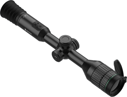 HIKMICRO ALPEX A50TN Digital Night Vision sikte är skapat för jakt i svagt ljus. Den ger tydlighet i fullfärg på dagtid och klassisk svartvit visning på natten. Det traditionella 30 mm-röret möter behoven hos professionella jägare som värdesätter traditioner och söker teknisk överlägsenhet.