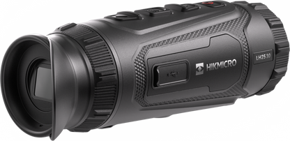 HIKMICRO Lynx 3.0 LH25 sätter en ny standard för termisk detektering på långa avstånd och kombinerar en 384×288-detektor med ett 25 mm f/1.0-objektiv för att leverera exceptionella prestanda för observation i öppen terräng och professionella tillämpningar. Denna avancerade termiska monokular utmärker sig där maximalt detekteringsområde är kritiskt.