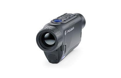 Pulsar Axion XQ30 Pro är en liten men kapabel värmekamera med 384×288‑sensor och 30 mm‑objektiv.