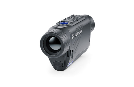 Pulsar Axion XQ30 Pro är en liten men kapabel värmekamera med 384×288‑sensor och 30 mm‑objektiv.