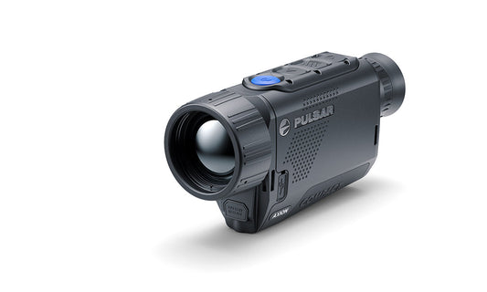 Pulsar Axion XG35 Compact är en handhållen värmekamera med 640×480‑sensor och 35 mm‑objektiv.