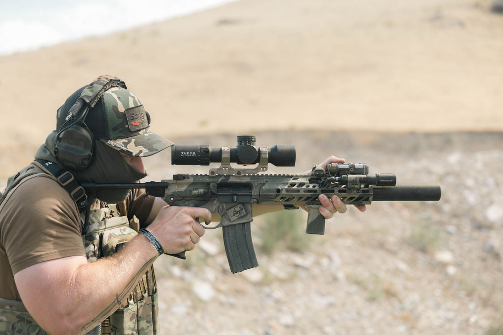 Element Optics Theos 2-10x42 monterat på vapen